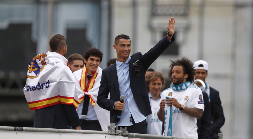 Cristiano Ronaldo nos festejos da conquista da "Champions" despediu-se dos adeptos "merengues" com um  "obrigado e até para o ano"
