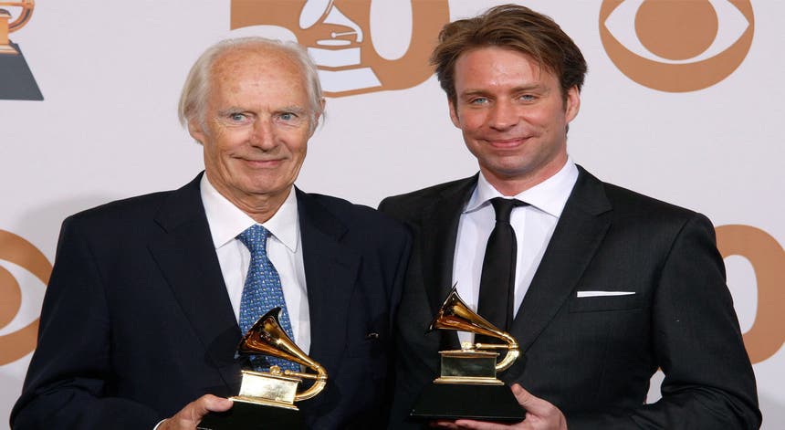 Lucy Nicholson - Reuters