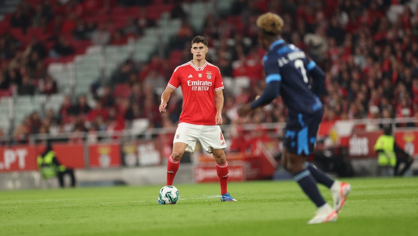 A equipa do Benfica regressa à Luz 
