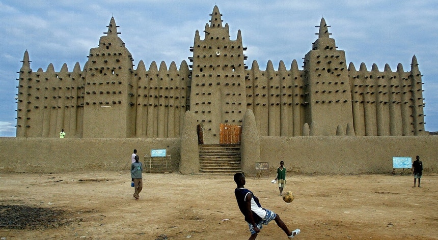 A maior mesquita do mundo construída em adobe localiza-se em Djenné, no Mali. É Património Mundial da Unesco
