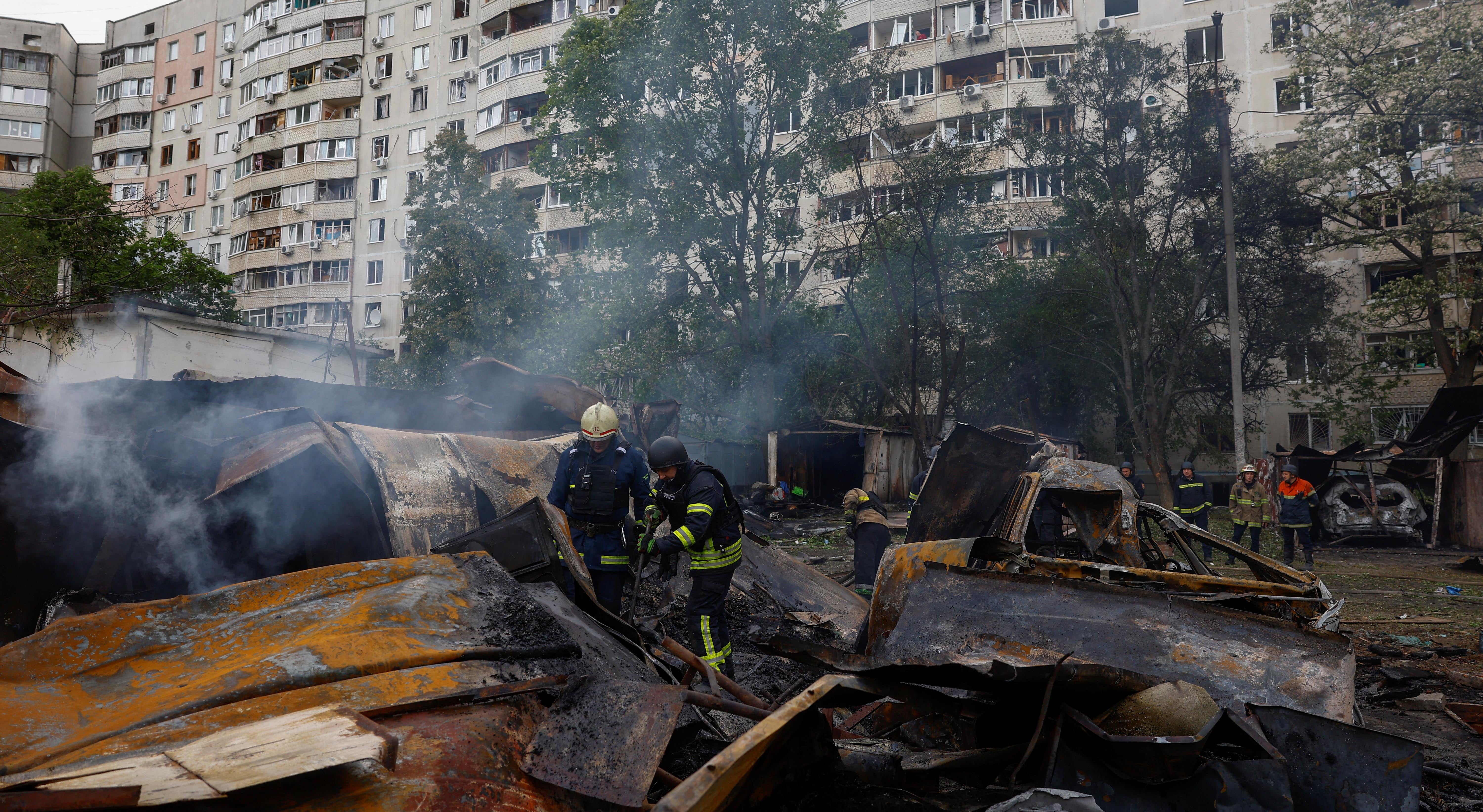 Ukraine sends reinforcements to Kharkiv.  Russia demands the invasion of new villages in the region