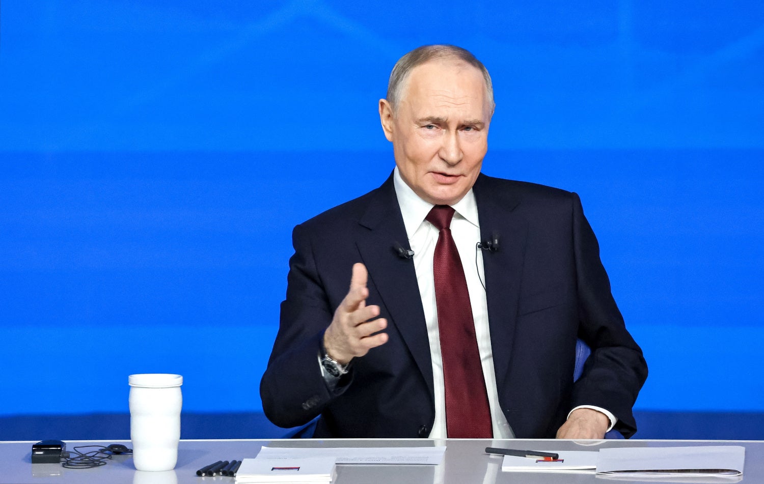 Putin duvida que Ucr�nia esteja pronta para negociar paz e acusa Europa de "assalto"