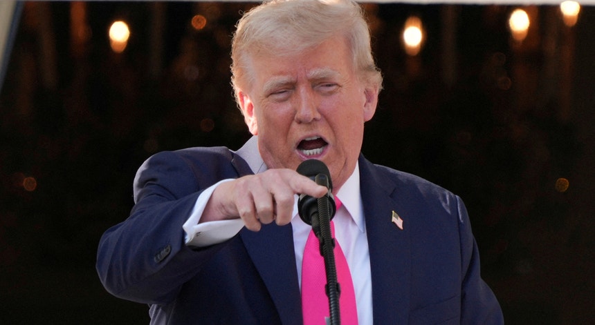 Donald Trump alerta Reino Unido e Canadá contra laços comerciais com China