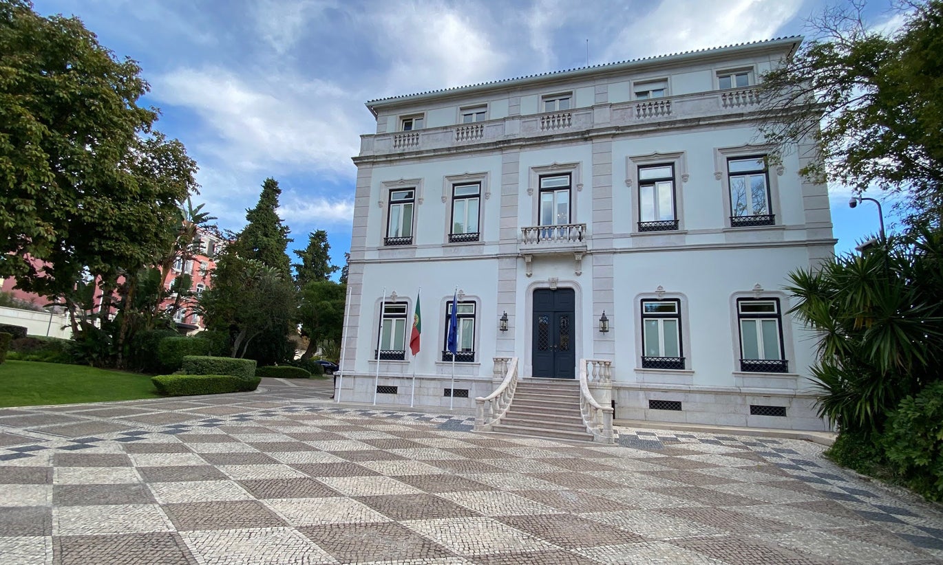 Governo quer subir teto de ajustes diretos de serviços até 75 mil euros e de empreitadas até 150 mil