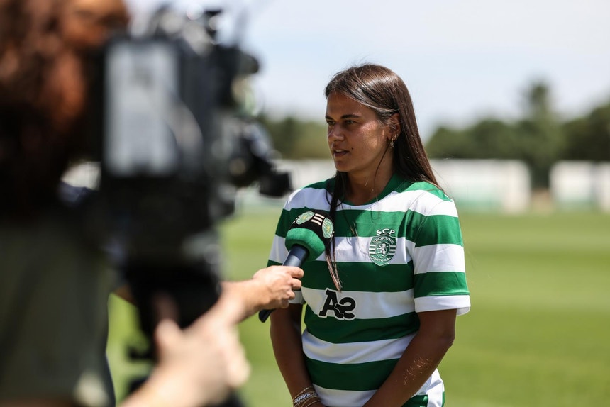 Internacional Ana Dias reforça equipa de futebol do Sporting