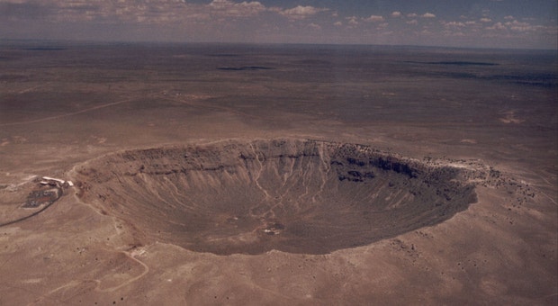 A cratera Meteor, no deserto do Arizona, terá sido causada por um asteróide de 50 metros de largura
