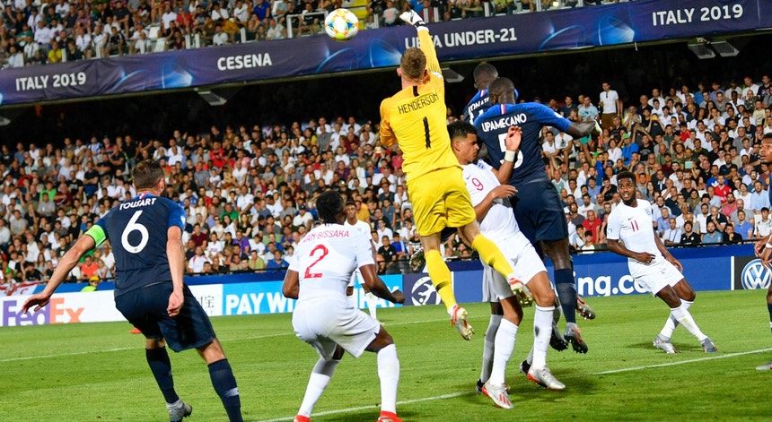 O jogo França-Inglaterra teve de tudo desde penáltis falhados a reviravolta no marcador
