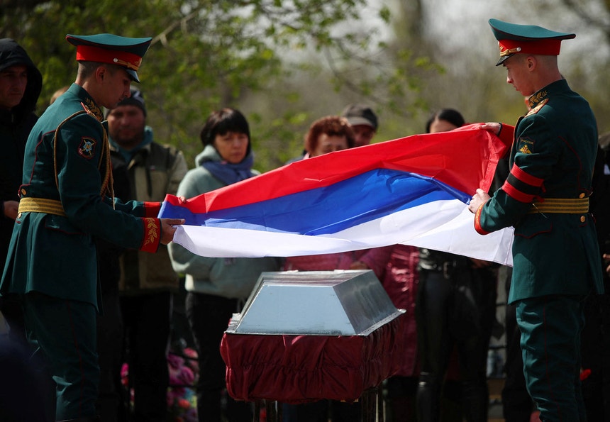 Funeral de um soldado russo morto em combate
