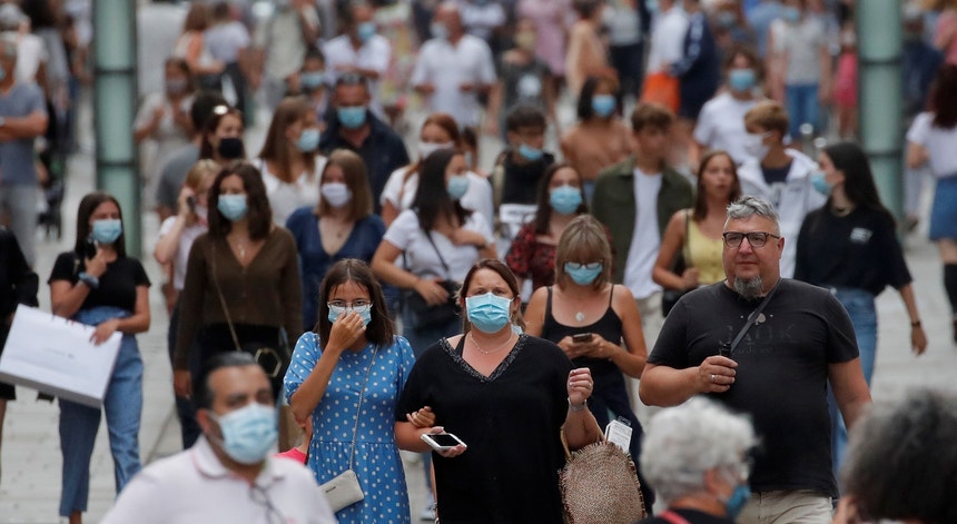 Cidade francesa de Nantes já obriga ao uso de máscara nas ruas
