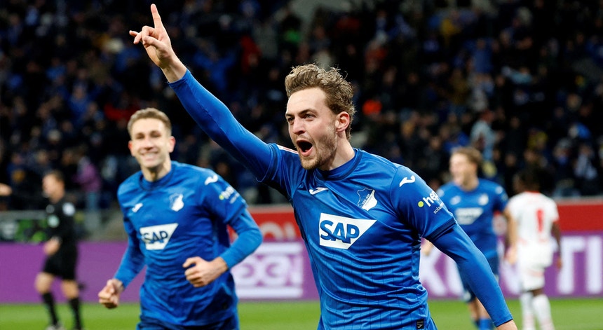 Bruun Larsen celebra o golo da vitória do Hoffenheim sobre o Leipzig
