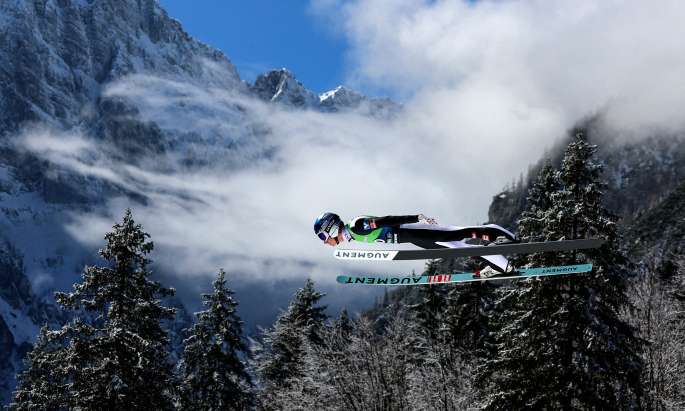  Eslov&eacute;nia. Campeonato do Mundo de Salto de Esqui da FIS. O austr&iacute;aco Daniel Tschofenig na prova individual masculina HS240 | Borut Zivulovic - Reuters 