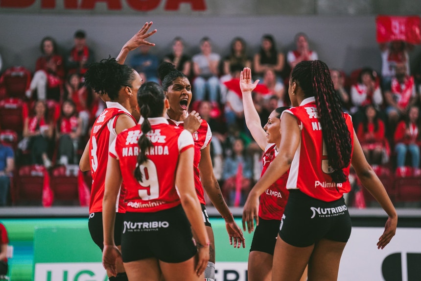 Imagem de Sporting de Braga bate FC Porto e iguala final de voleibol feminino