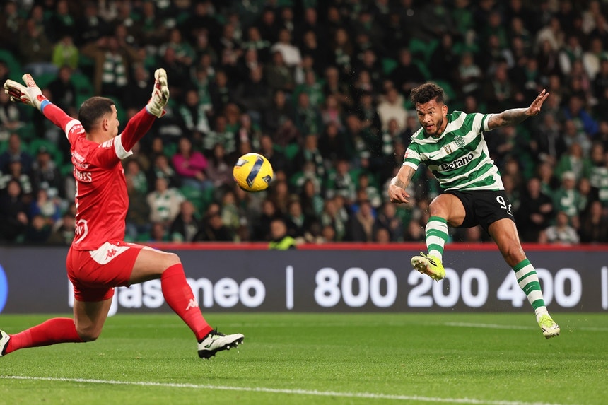 Bis de Suárez e golo de Bragança na vitória do Sporting sobre Estoril