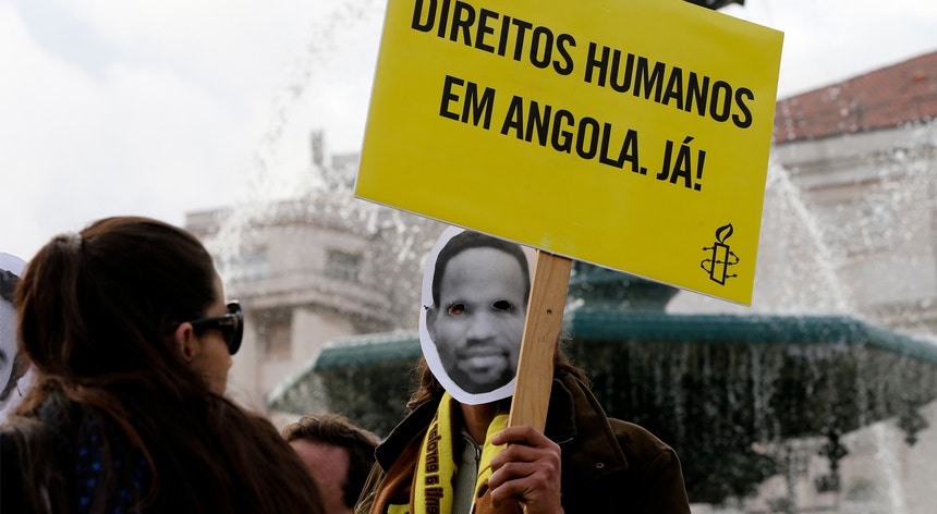 Protesto da Amnistia Internacional em defesa dos ativistas angolanos esta segunda-feira, em Lisboa
