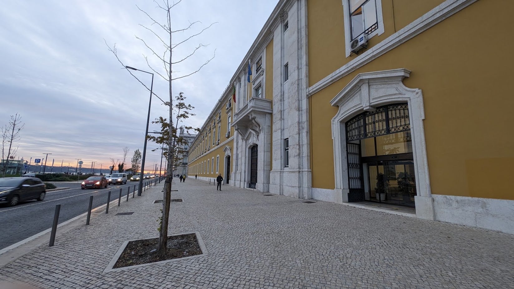 Dívida pública sobe para 92,9%. Governo mantém previsão de recuo em 2026