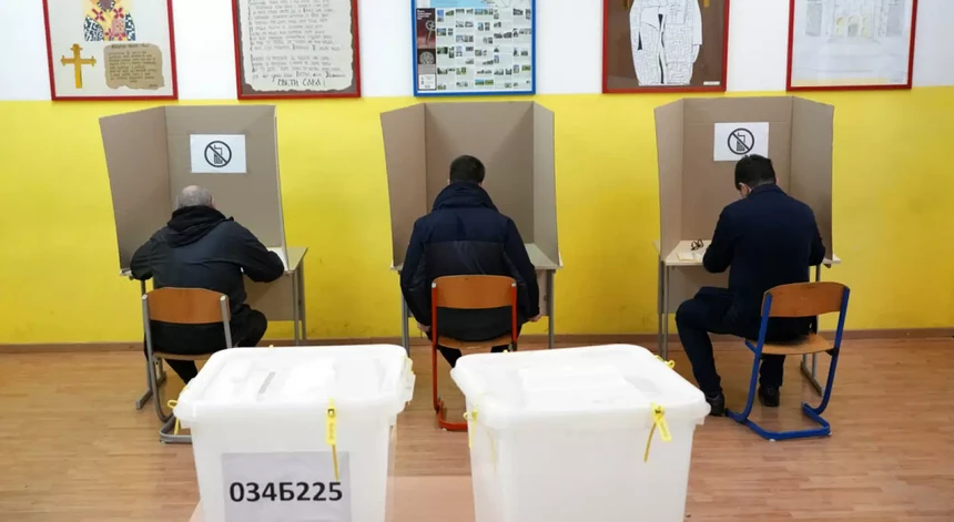 Os resultados preliminares das eleições gerais na Bósnia-Herzegovina apontam para a vitória de dois reformistas na presidência do país
