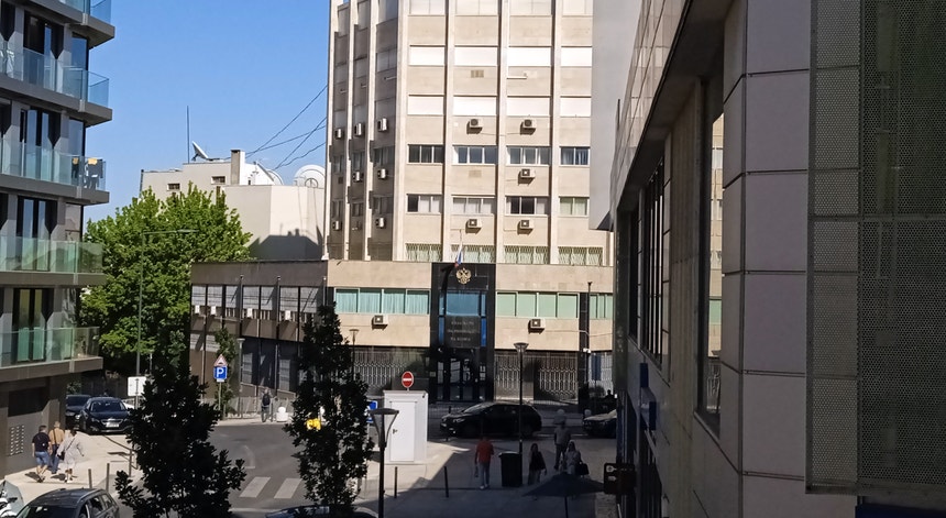 Imagem de Jovem de 23 anos acusado de tentar vender dados da NATO na embaixada russa em Lisboa