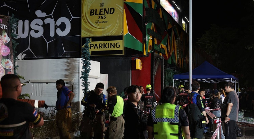 Incêndio num bar em Banguecoque faz pelo menos 27 mortos