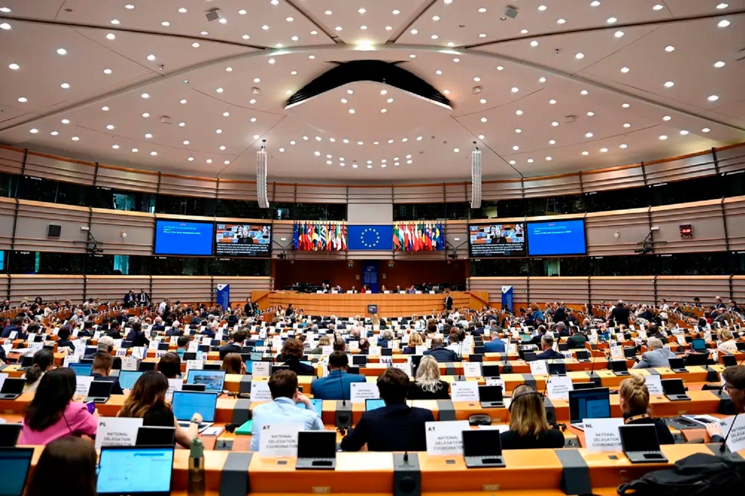 Autarcas portugueses querem maior ligação das instituições europeias com poder local