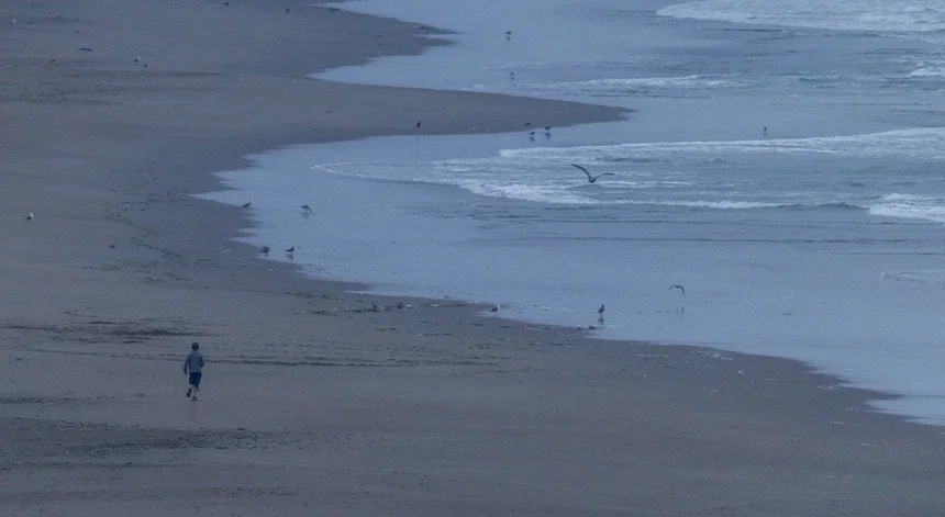 Sismo de 7,8 atinge região leste da Indonésia