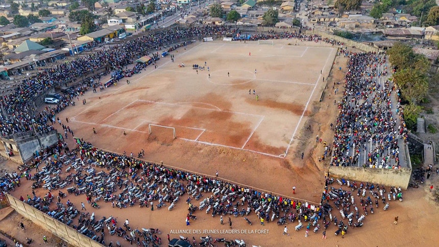 O estádio transformou-se num campo de batalha
