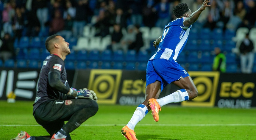 Imagem de FC Porto dispara na liderança