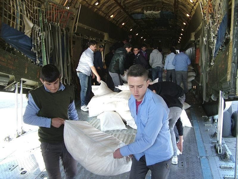 Descarga de ajuda humanitária russa na Síria, em janeiro de 2014 Foto: Reuters
