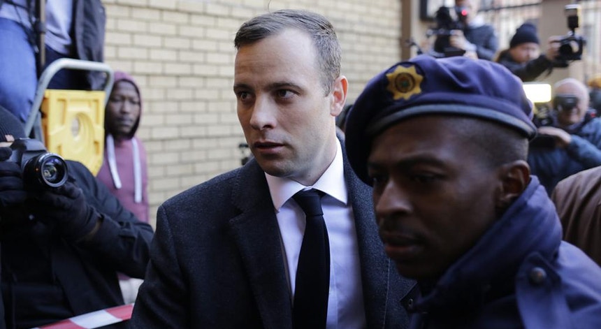 Oscar Pistorius que matou a namorada em 2013 pode ser libertado nos próximos dias
