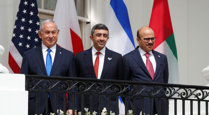 A assinatura de acordos com Israel por parte dos Emirados Árabes Unidos e do Barém tem sido vista com desagrado pela Palestina.
