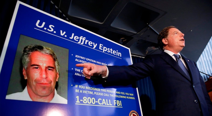 Epstein encontrava-se acusado de tráfico de menores e de criar uma rede para violar dezenas de meninas
