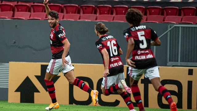 Pepê festeja o segundo golo dos rubro-negros
