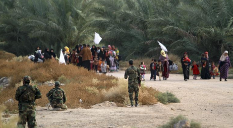 Popula&ccedil;&atilde;o a sul de Bagdade rende-se ao ex&eacute;rcito iraquiano ap&oacute;s semanas de dom&iacute;nio do grupo Estado Isl&acirc;mico (foto: Reuters)