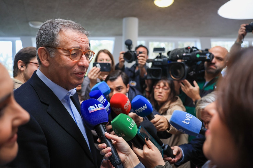 Imagem de Seguro vota e deixa forte apelo à participação dos eleitores