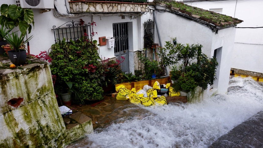 Imagem de Onze mil desalojados em Espanha e milhões de euros em prejuízos