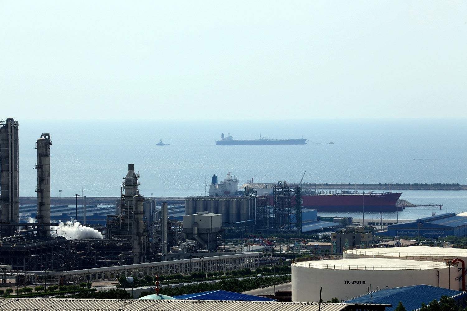 Israel anuncia ataque ao maior complexo petroquímico do Irão