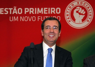 António José Seguro afirma que o PS "não pode voltar as costas a Portugal"
