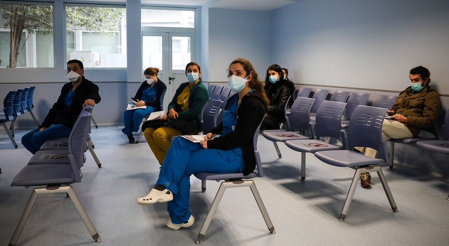  Hospital de S&atilde;o Jo&atilde;o no Porto, profissionais de sa&uacute;de aguardam para serem vacinados | Jos&eacute; Coelho - Lusa 