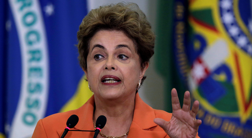 Nas declarações à televisão britânica, Dilma diz ser “vítima inocente” do processo em curso.
