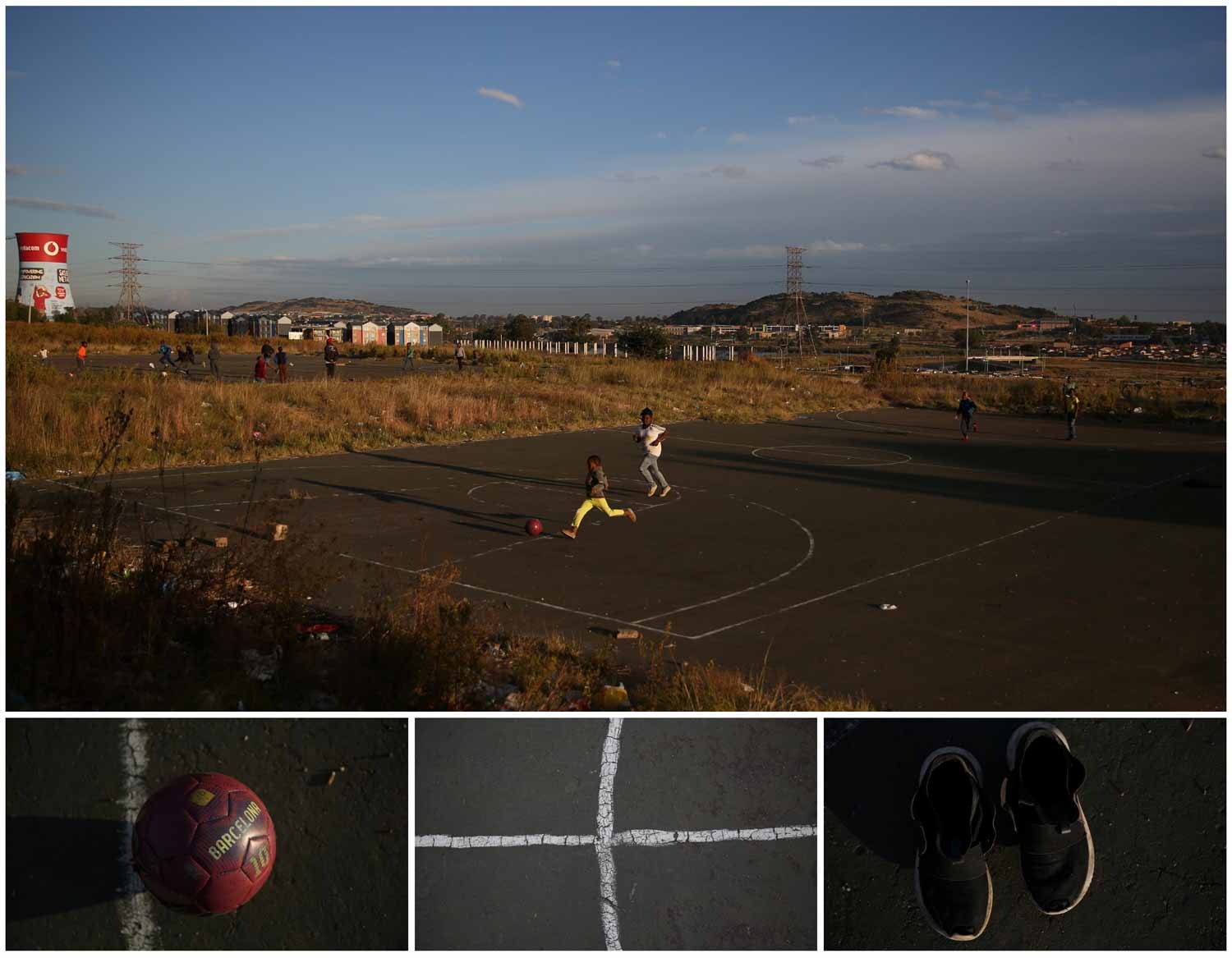  Na cidade de Soweto, na &Aacute;frica do Sul, um grupo de crian&ccedil;as joga futebol. Foto: Siphiwe Sibeko - Reuters  
