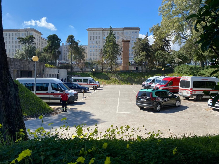 Imagem de Polícia Judiciária fez buscas na casa mortuária do Hospital de Santa Maria e dez domiciliárias