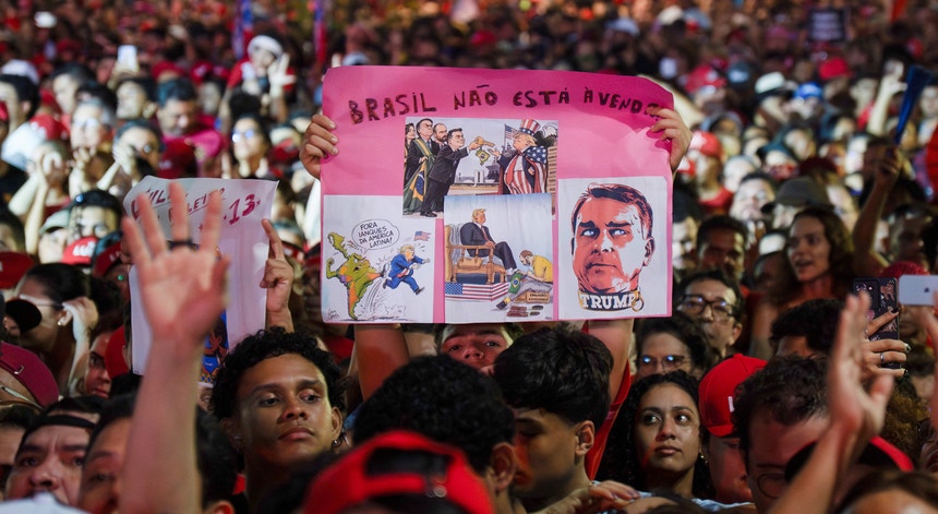 Imagem de Eleições no Brasil. Sistema de urnas eletrónicas é usado desde 1996