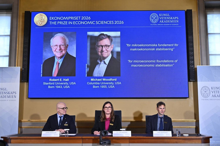 Imagem de Estabilização macroeconómica. Robert E. Hall e Michael Woodford são os vencedores do Nobel da Economia de 2026