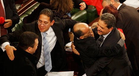 A oposi&ccedil;&atilde;o tunisina festejou de modo especial a nova Constitui&ccedil;&atilde;o do pa&iacute;s aprovada dia 26 de janeiro de 2014 (Reuters)