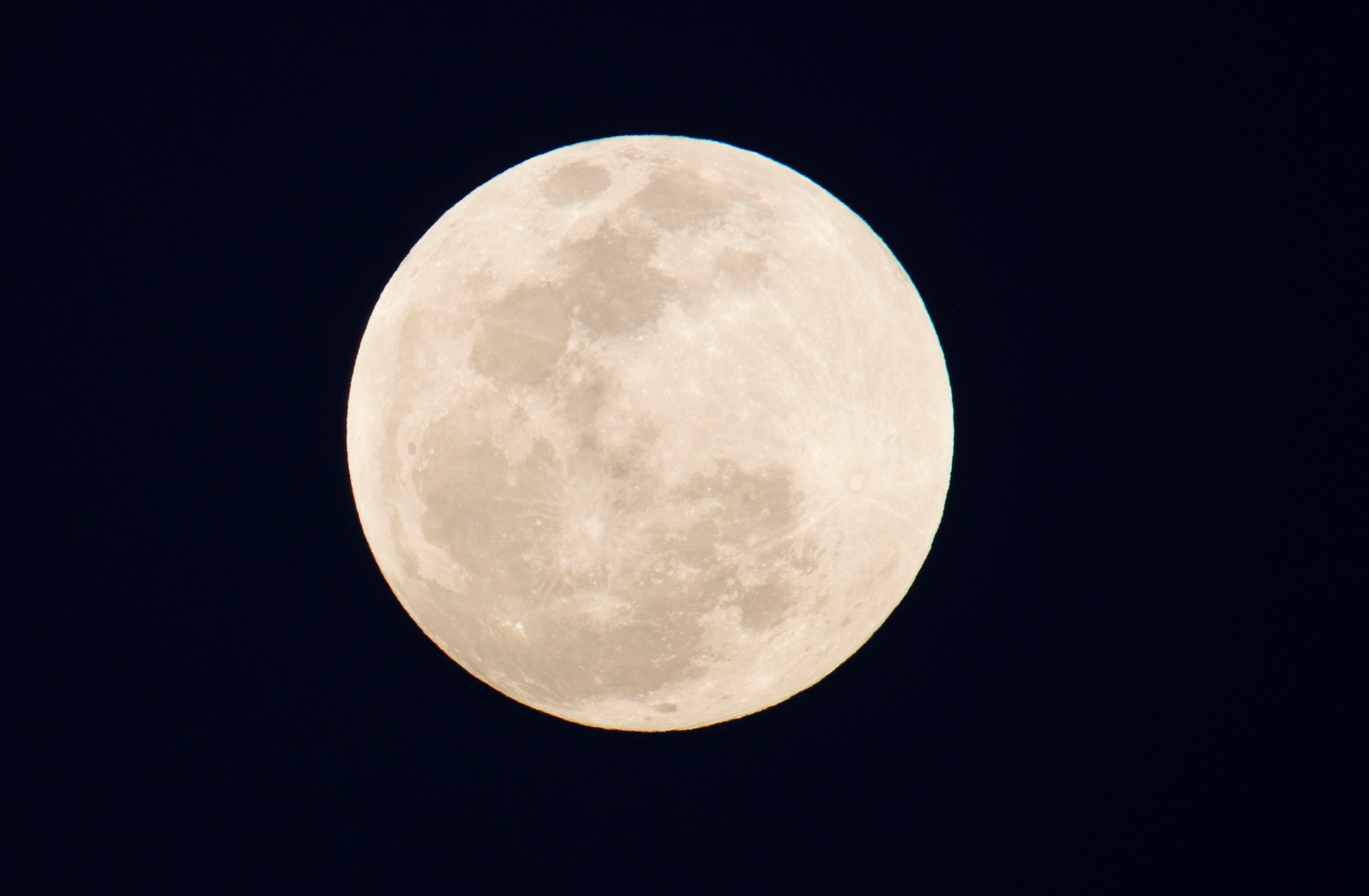 Eclipse da lua visto em Portugal País RTP Notícias