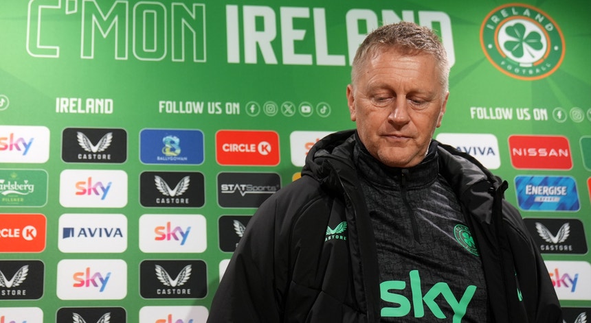 Imagem de Irlanda à defesa frente a Portugal