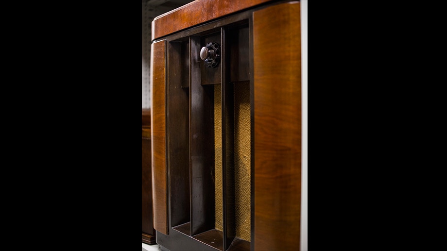  Pedro A. Pina / O gira-discos era de 78 rota&ccedil;&otilde;es e foi alterado para 33/45 rota&ccedil;&otilde;es quando surgiram os discos 33/45. 