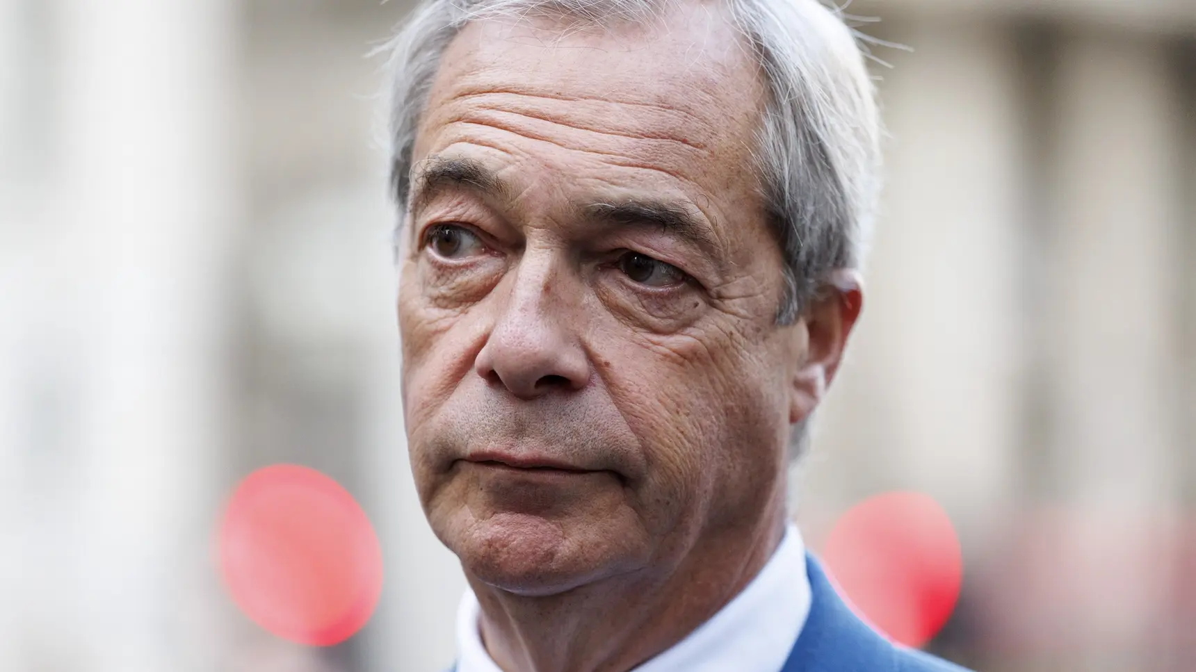 Líder populista britânico Farage reivindica reeleição como deputado
