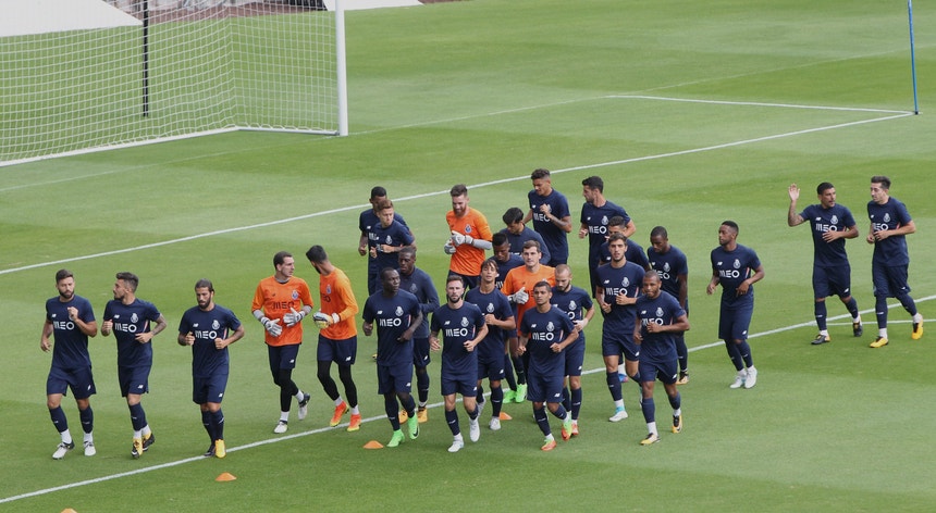 A equipa do FC Porto corre para garantir um lugar entre os primeiros do campeonato

