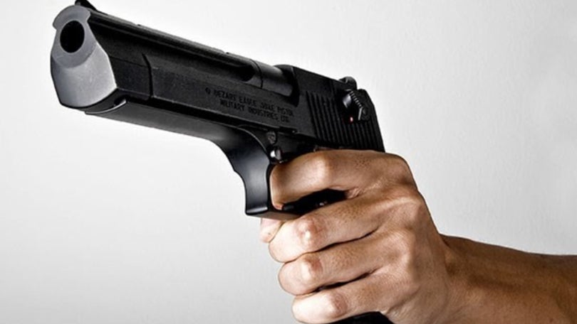 Imagem de Agente da policia angolana dispara sobre colegas
