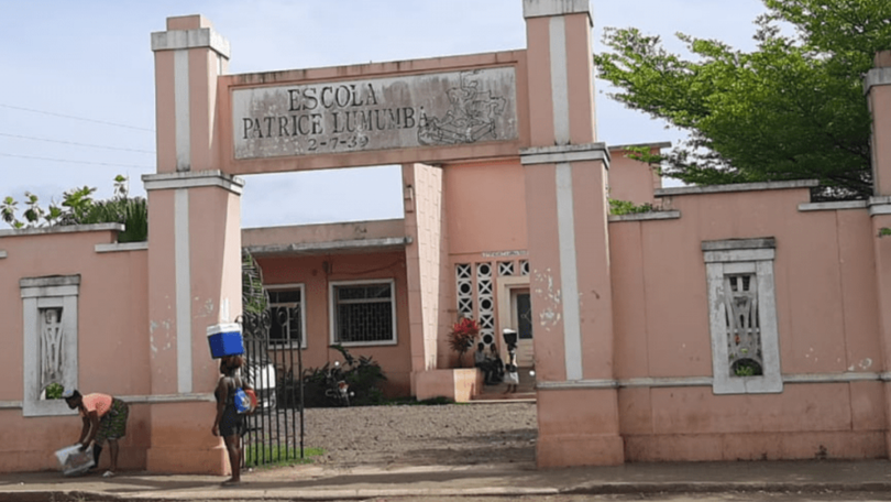 Professores da Escola Patrice Lumumba suspendem greve